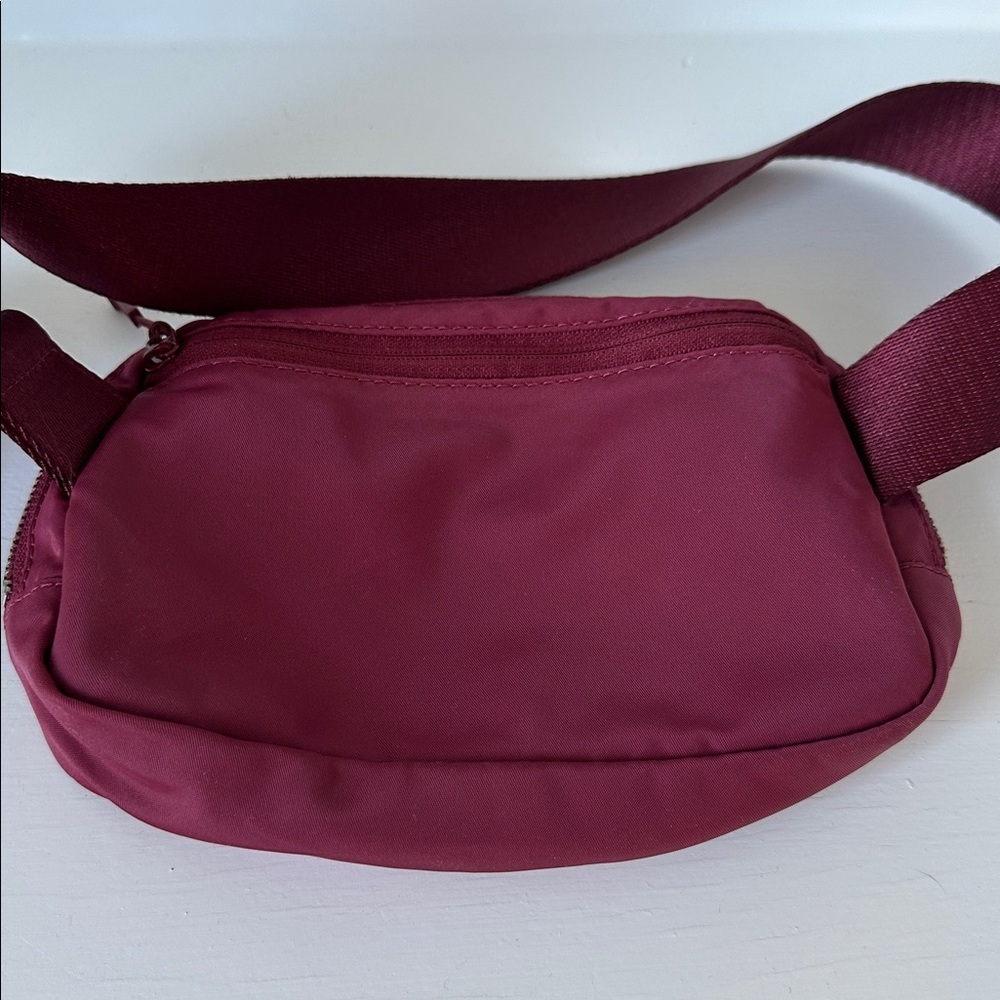Lululemon Everywhere Adjustable Strap Belt Bag Burgundy Travel Vacation - Picture 5 of 12